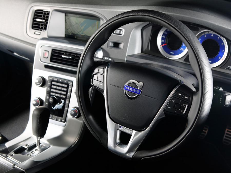  Volvo V60 R-Design 2011 года  (AU) (фото 13 из 16)